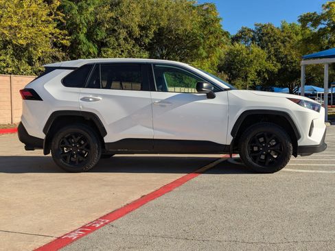 Used 2022 Toyota RAV4 LE image 3