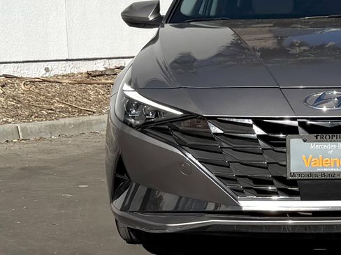 Used 2023 Hyundai Elantra Limited w/ Cargo Package image 6