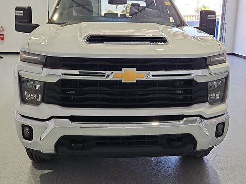 Used 2025 Chevrolet Silverado 2500 LT w/ Convenience Package AWD/4WD image 10