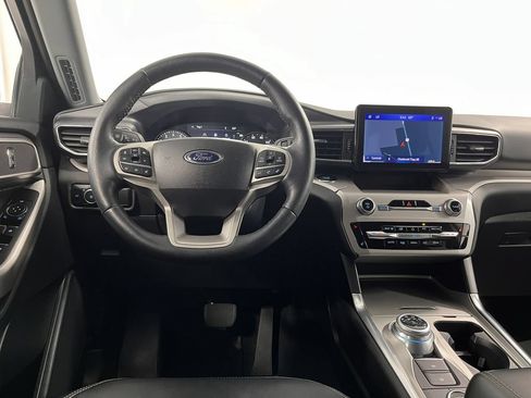 Used 2023 Ford Explorer XLT w/ Equipment Group 202A AWD/4WD image 22