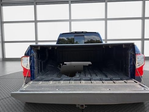 Used 2019 Nissan Titan SV w/ SV Convenience Package AWD/4WD image 12