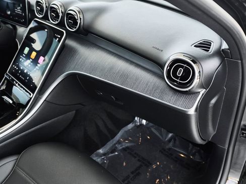 Used 2025 Mercedes-Benz C 300 4MATIC Sedan image 38