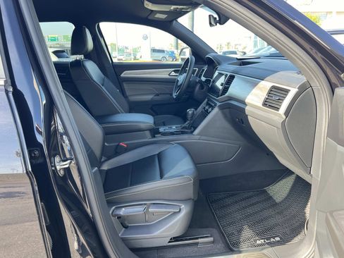 Certified 2022 Volkswagen Atlas Cross Sport SE image 29