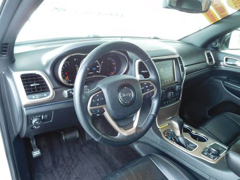 Used 2017 Jeep Grand Cherokee Limited image 13