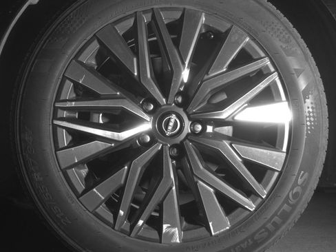 Used 2025 Nissan Altima 2.5 SV FWD image 12