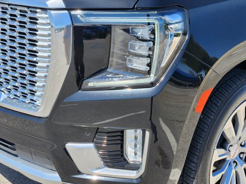 Used 2023 GMC Yukon XL Denali AWD/4WD image 29