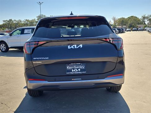 New 2026 Kia Sportage EX image 7
