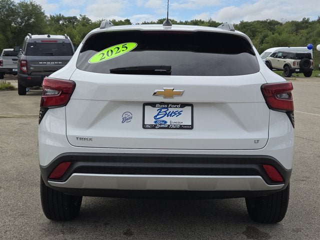 Used 2025 Chevrolet Trax LT w/ Driver Confidence Package FWD image 12