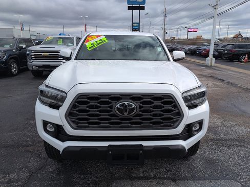 Used 2023 Toyota Tacoma TRD Off-Road w/ Technology Package image 3