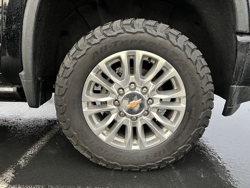 Used 2022 Chevrolet Silverado 3500 High Country w/ Safety Package II image 13