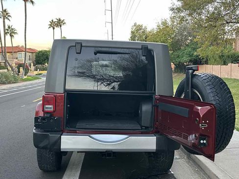 Used 2008 Jeep Wrangler Unlimited Sahara w/ Dual Top Group image 33