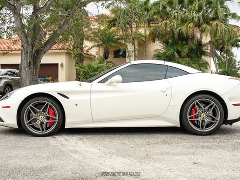 Used 2016 Ferrari California T image 15
