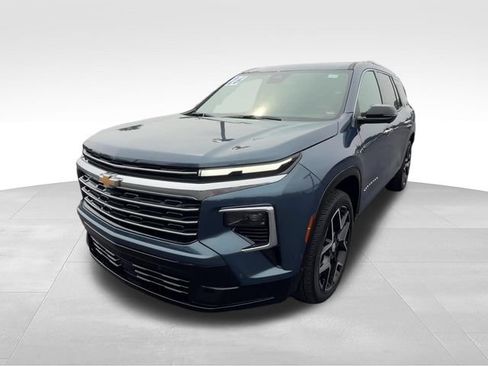 Certified 2026 Chevrolet Traverse High Country w/ LPO, Floor Liner Package AWD/4WD image 2