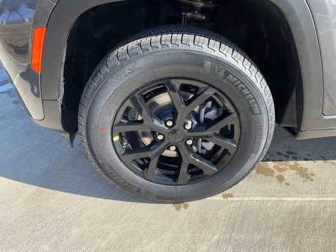 New 2026 Jeep Grand Cherokee Altitude AWD/4WD image 10