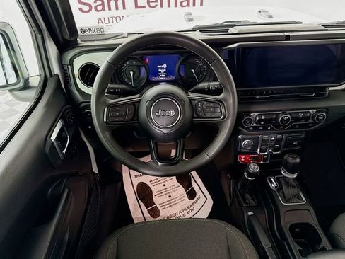Used 2024 Jeep Wrangler Unlimited image 20