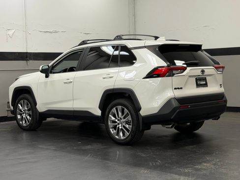 Used 2022 Toyota RAV4 XLE Premium AWD/4WD image 9