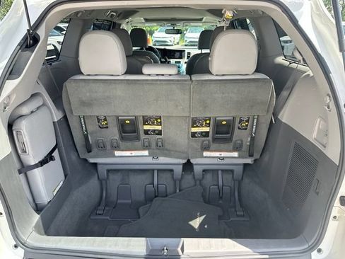 Used 2017 Toyota Sienna XLE w/ XLE Navigation Package FWD image 37