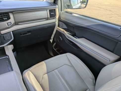 Used 2024 Ford Expedition Limited RWD image 20