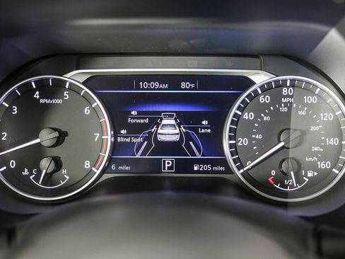 Used 2025 Nissan Sentra SV w/ SV Premium Package image 23