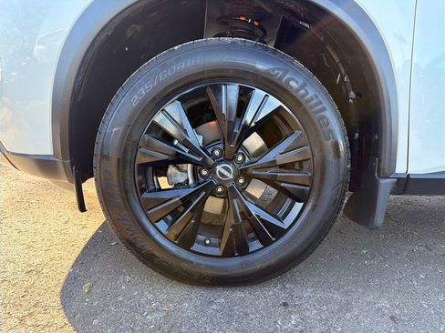 Used 2023 Nissan Rogue SV w/ SV Premium Package image 37