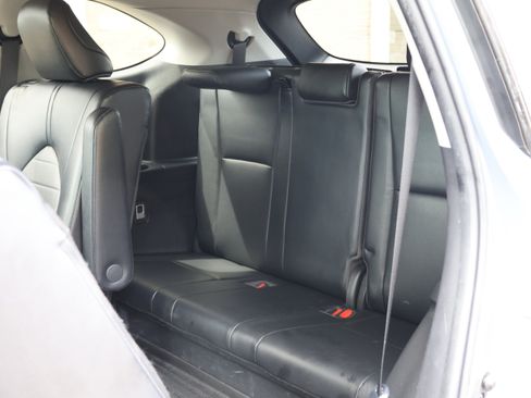 Used 2022 Toyota Highlander XLE AWD/4WD image 19