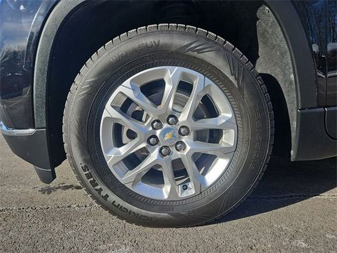 Certified 2020 Chevrolet Traverse LT w/ Driver Confidence II Package image 32