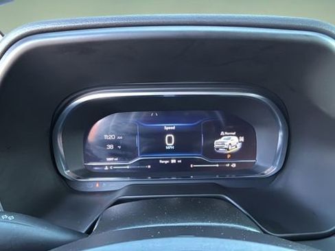 Used 2024 Chevrolet Suburban Premier image 15