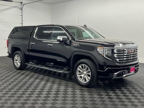 Used 2023 GMC Sierra 1500 Denali w/ Technology Package AWD/4WD image 7