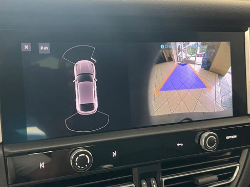 Used 2024 Porsche Macan image 16