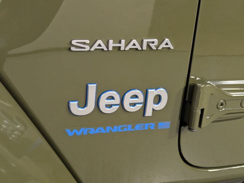 Used 2023 Jeep Wrangler Unlimited Sahara AWD/4WD image 9