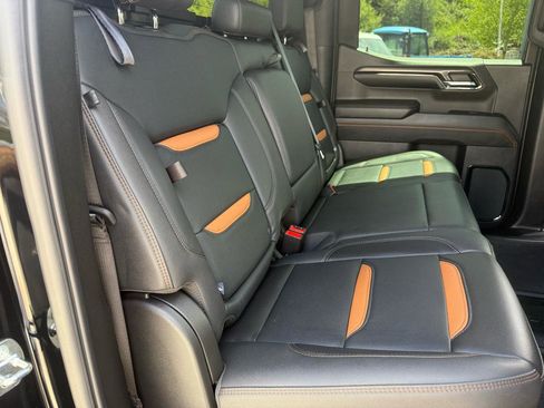 Used 2024 GMC Sierra 1500 AT4 w/ Technology Package AWD/4WD image 14