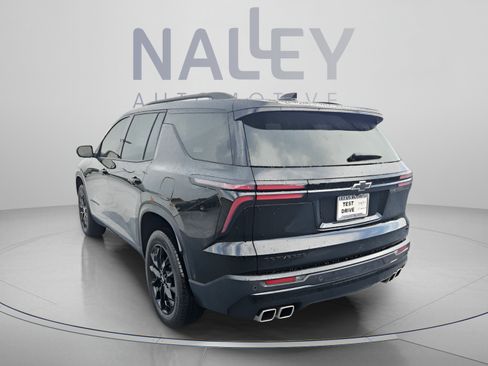 Used 2024 Chevrolet Traverse LT w/ Enhanced Driving Package FWD image 3