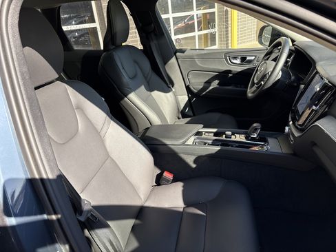 Used 2025 Volvo XC60 B5 Plus image 33