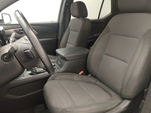 Used 2023 Chevrolet Traverse LT image 17