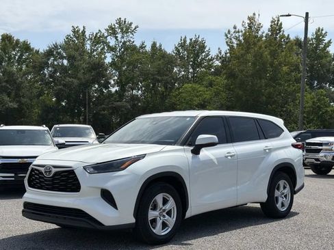 Used 2022 Toyota Highlander L FWD image 15