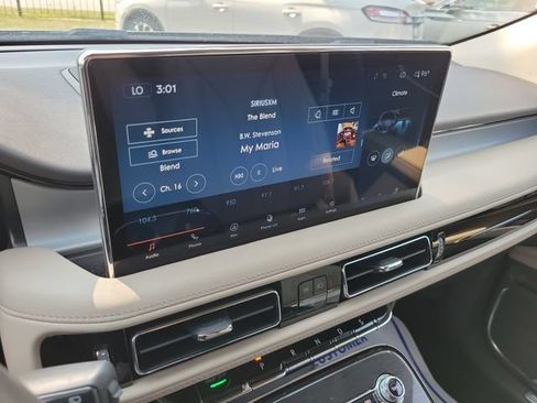 Used 2023 Lincoln Nautilus AWD w/ Premium Package image 18