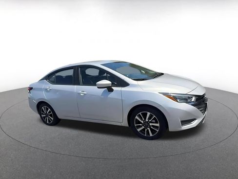 Used 2025 Nissan Versa SV FWD image 2