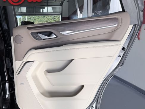 Used 2023 GMC Yukon Denali AWD/4WD image 15