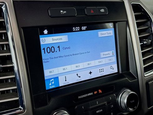 Used 2016 Ford F150 Platinum w/ Equipment Group 701A Luxury image 15