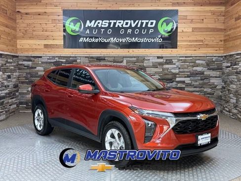 Used 2024 Chevrolet Trax LS FWD image 1