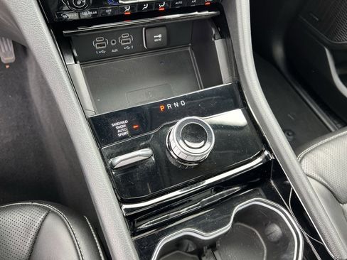 Used 2023 Jeep Grand Cherokee L Limited w/ Luxury Tech Group II image 24