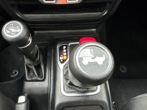 Used 2023 Jeep Wrangler Unlimited AWD/4WD image 27