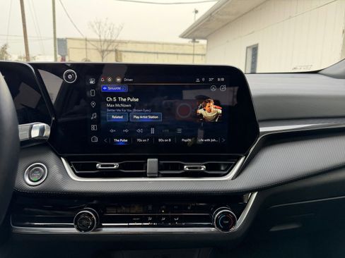 Used 2025 Chevrolet Equinox LT image 18