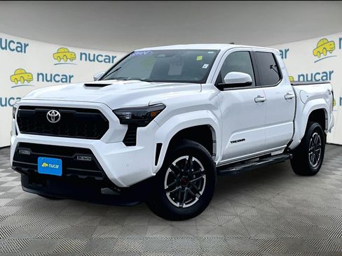 Used 2024 Toyota Tacoma TRD Sport w/ TRD Sport Upgrade Package image 3