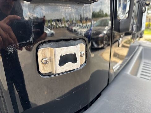 Used 2016 Jeep Wrangler Unlimited Rubicon image 25