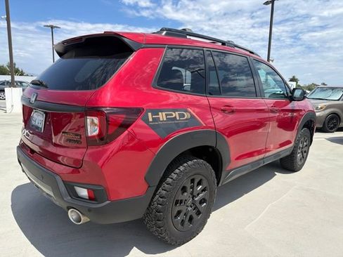 Used 2023 Honda Passport TrailSport image 2