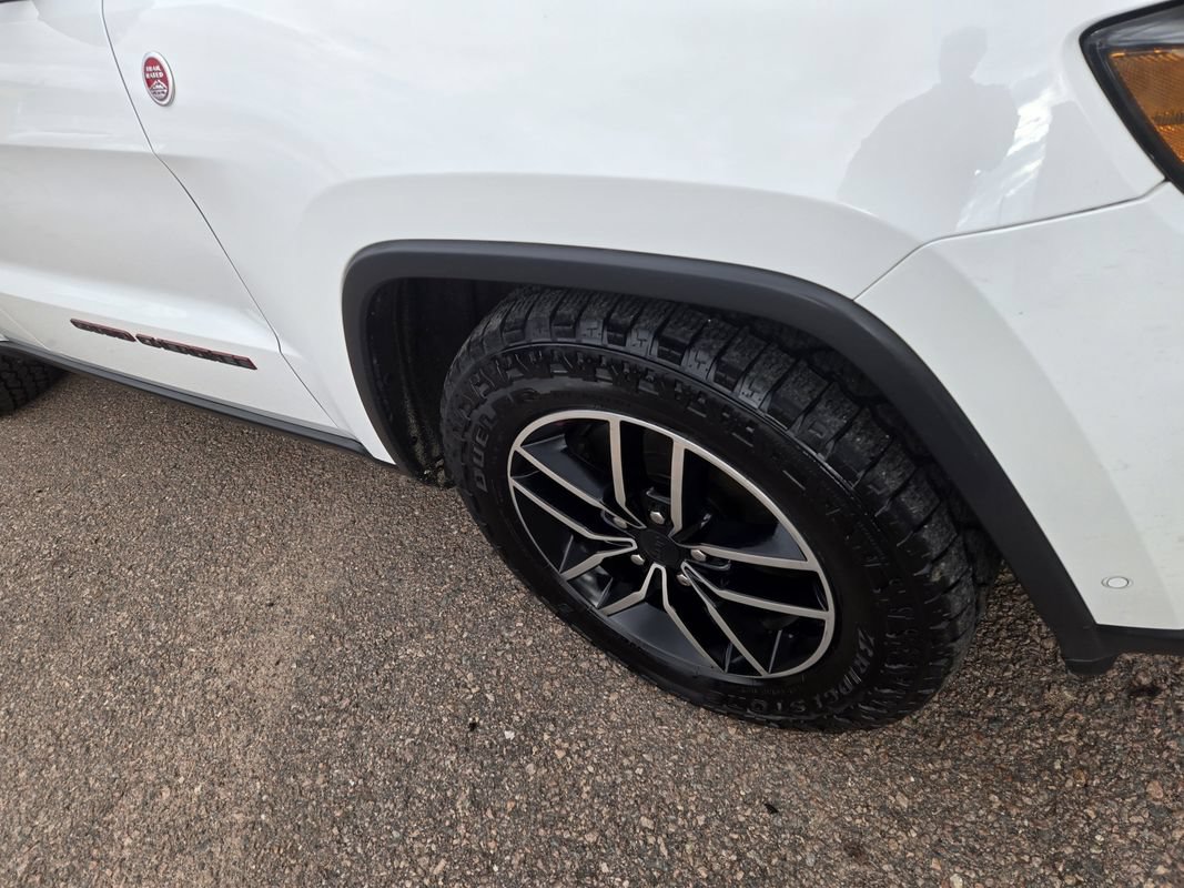 Used 2019 Jeep Grand Cherokee Trailhawk AWD/4WD image 13