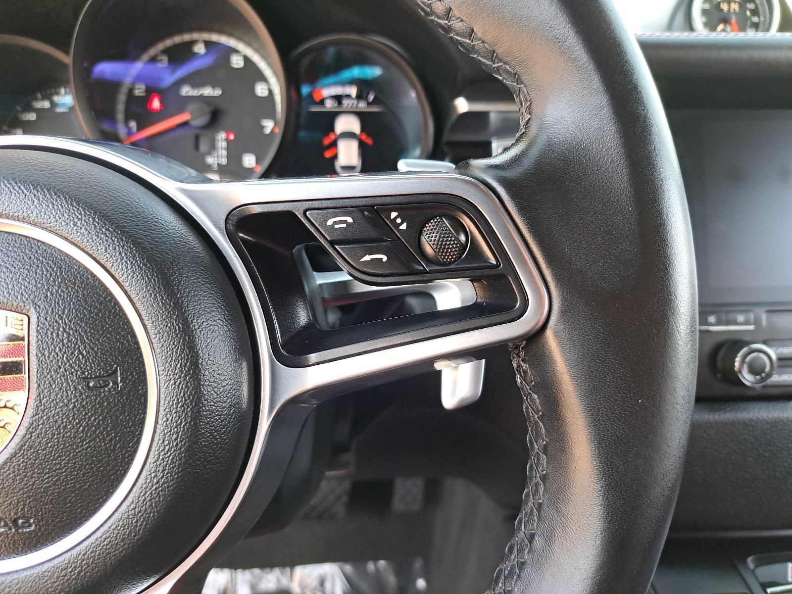 Used 2018 Porsche Macan Turbo AWD/4WD image 20