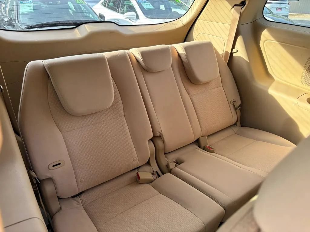 Used 2018 Kia Sedona LX FWD image 17