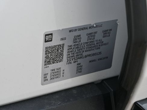Used 2023 Cadillac Escalade Luxury w/ LPO, Floor Liner Package RWD image 29